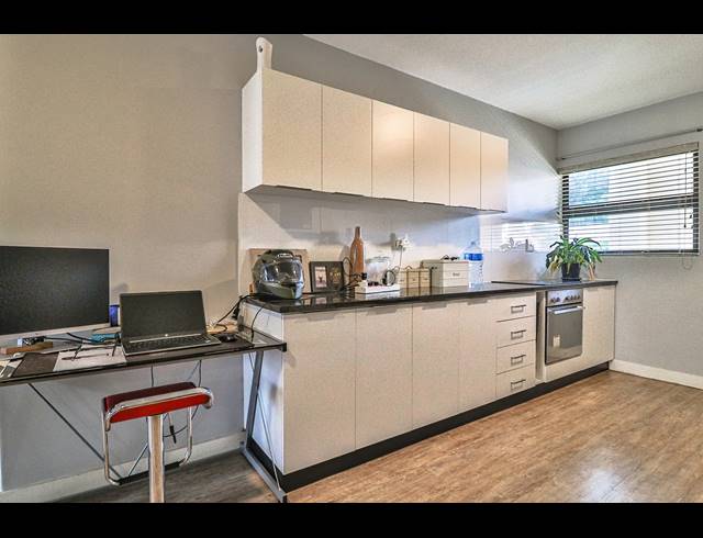 2 BEDROOM FLAT FOR SALE IN UMBOGINTWINI